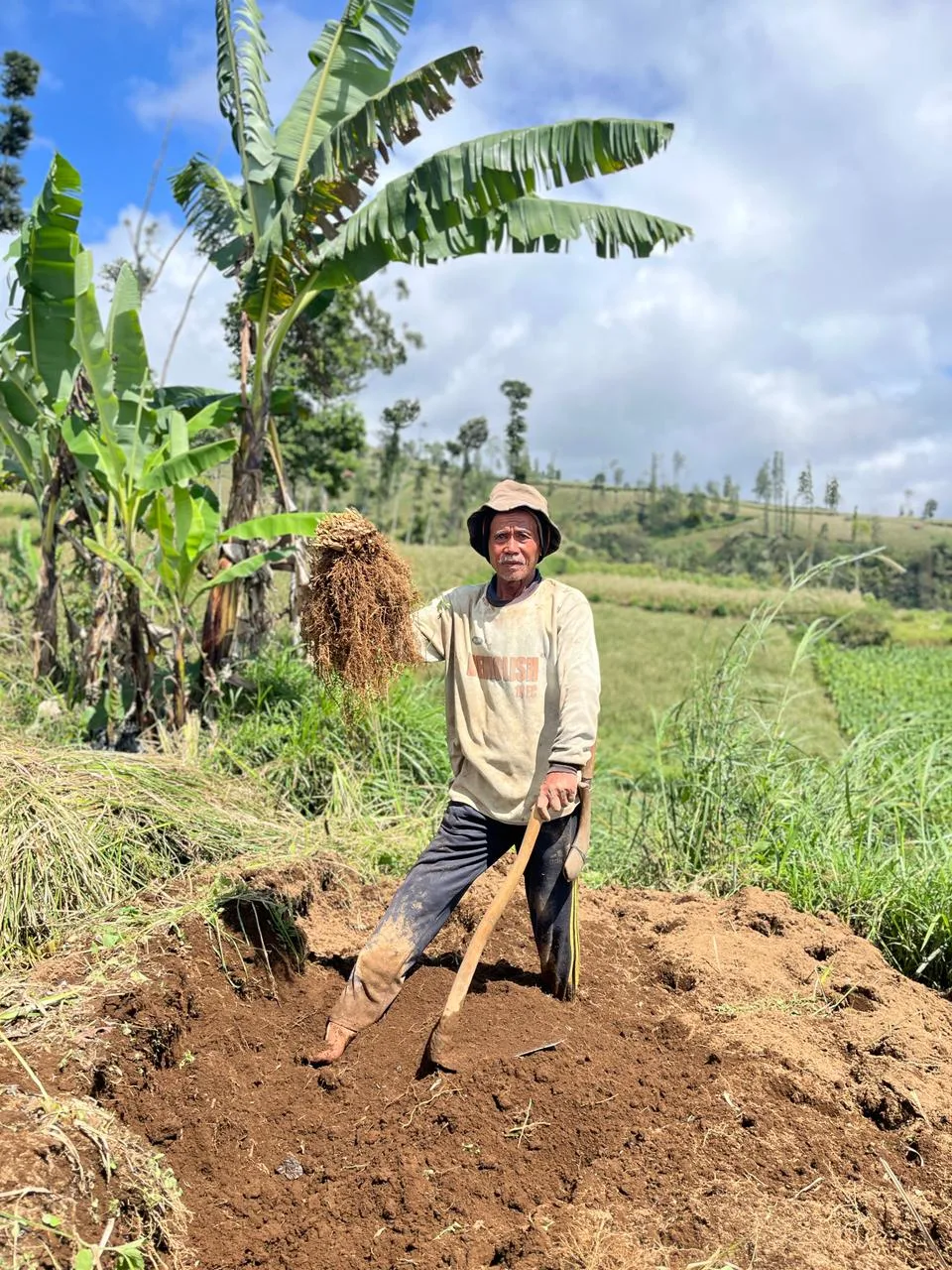 Petani Bangkit, Desa Makmur: Perjuangan Petani Akar Wangi Garut Menuju Ekonomi Restoratif